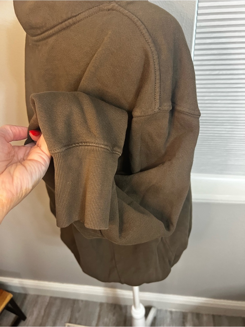Joah Brown Split Mock / Turtleneck
Sweatshirt - Brown Rare Large One Size - Picture 7 of 12